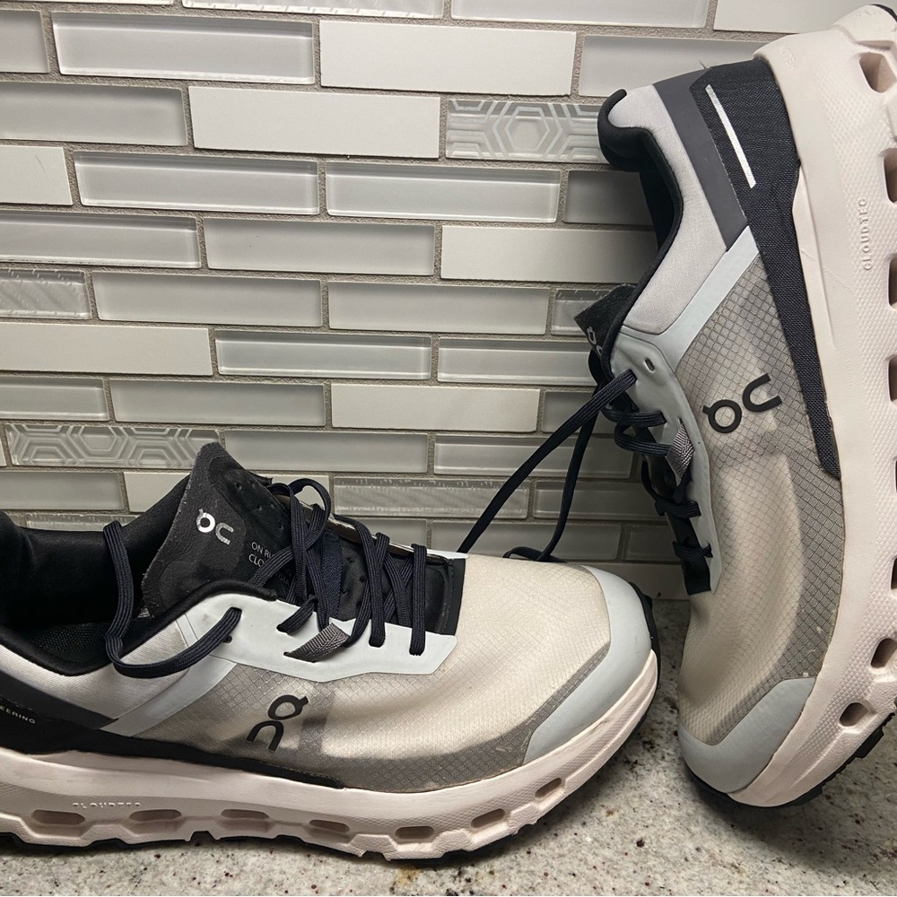 On Cloud Men's Black, White Gray Athletic Shoes